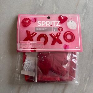 NWT 24pc XOXO Valentine's Day All-In-One Decorating Kit - Spritz™
